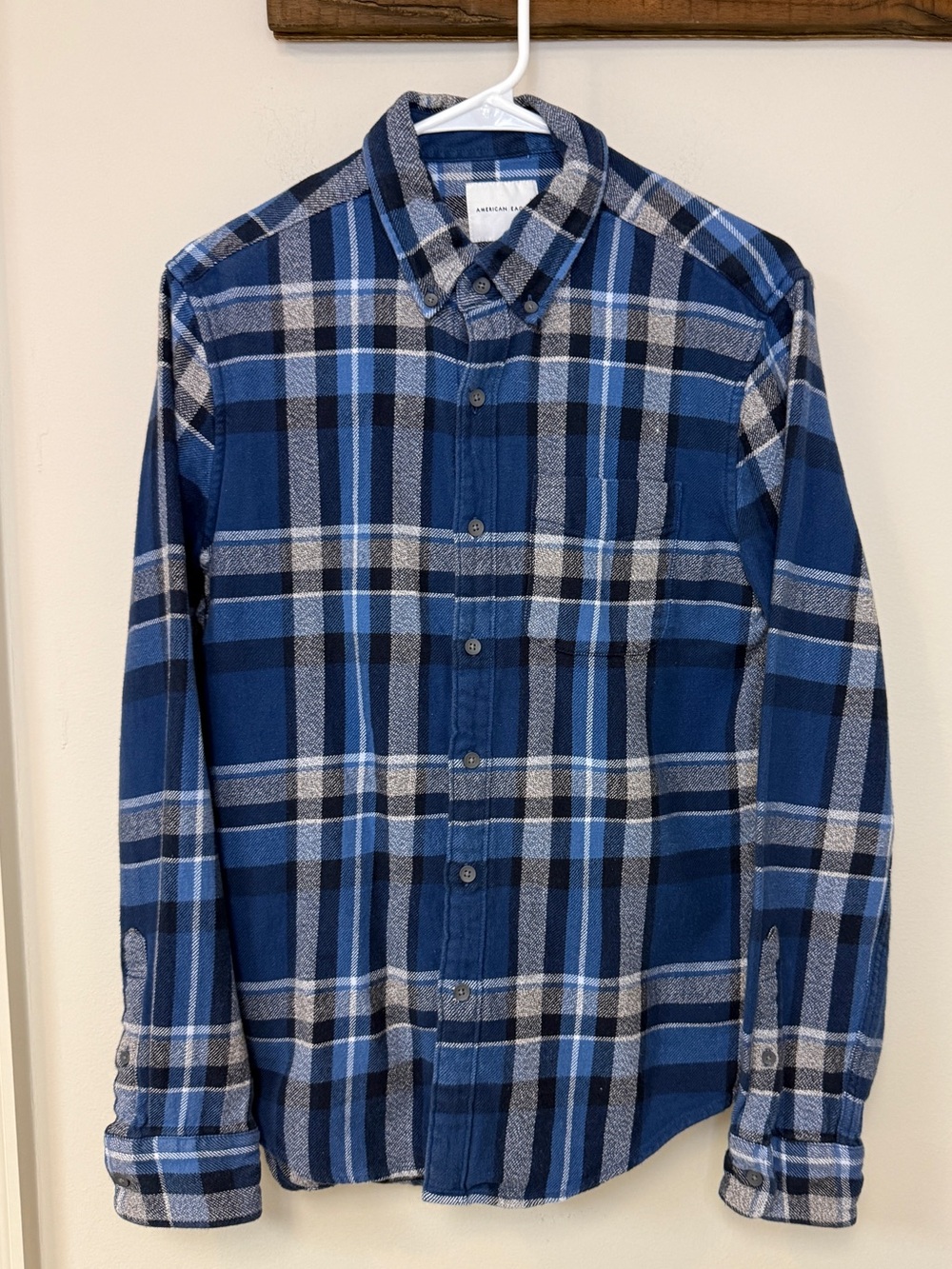 American Eagle: Men's Blue Plaid Flannel Button Down Shirt, Size S